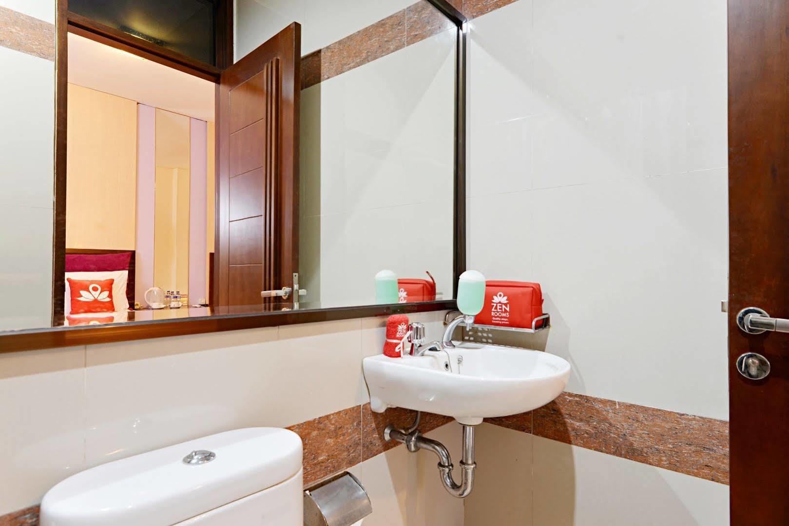 Zen Rooms Riau Natuna Bandung Eksteriør billede