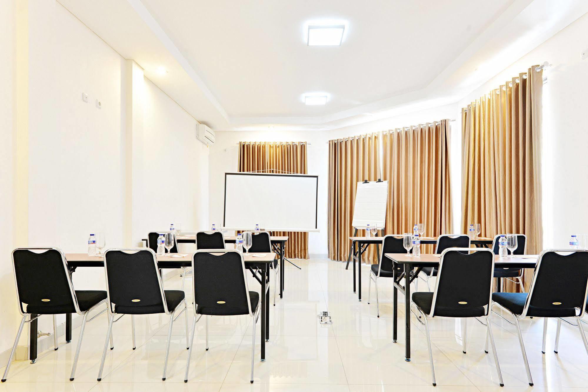 Zen Rooms Riau Natuna Bandung Eksteriør billede