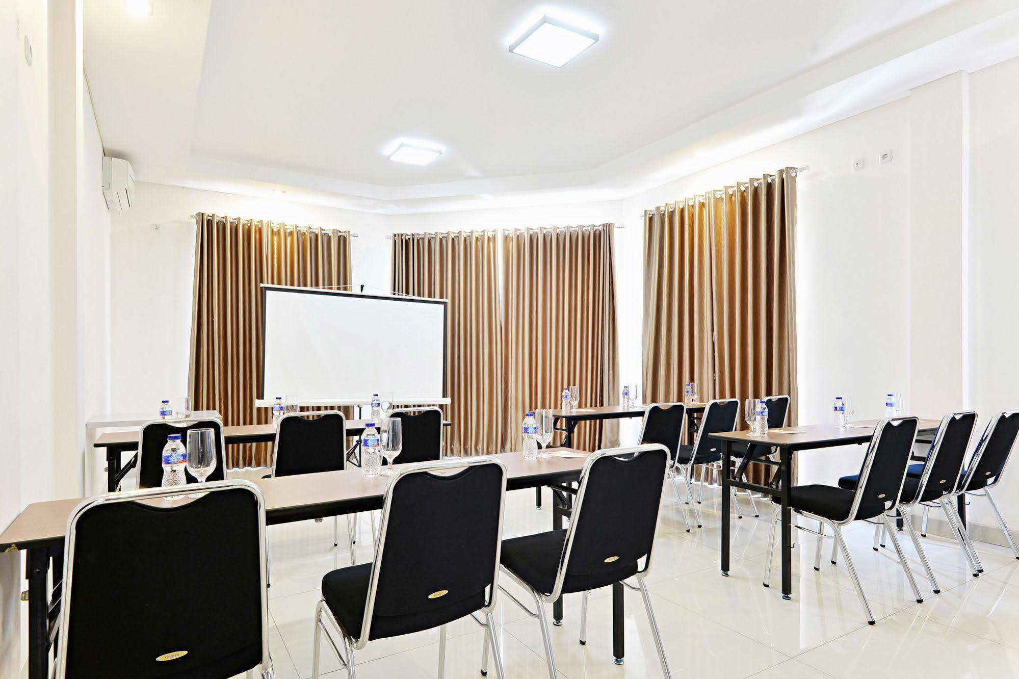Zen Rooms Riau Natuna Bandung Eksteriør billede